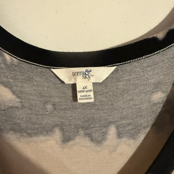 Terra & Sky Black and Gray Tie-Dye Top - Picture 2 of 2